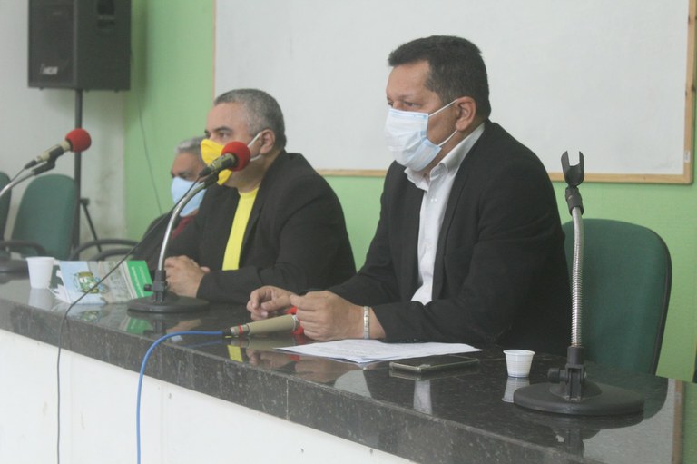 Vereador Zé Pereira pede vistas na prestação de contas do ano de 2013, do ex-prefeito Paulo Martins